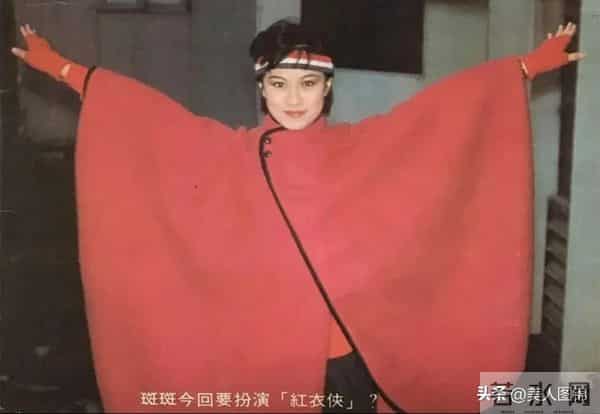 郭靖师傅~斑斑,主持过央视春晚,前夫惠天赐,姐姐森森