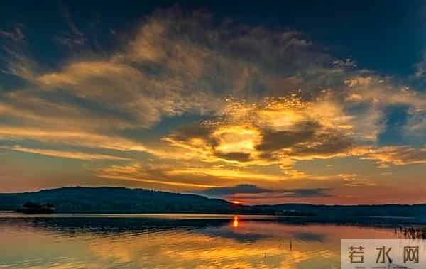 两性关系:她到底爱不爱你?2个小地方暴露心意,准确率高到离谱