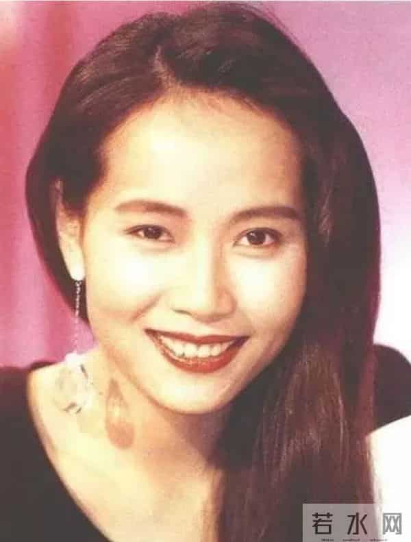 香港一慈善晚宴众星云集！何超琼与同性密友同台，叶童夫妇罕合体