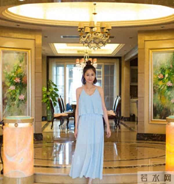 27岁肉蒲团女主角蓝燕近照，住豪宅开豪车，家族一半人移民美国