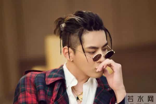 吴亦凡狱中生活后续,母亲找过成龙求救,生父尝试引渡无果