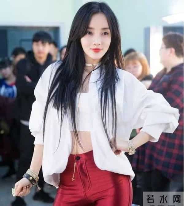 才子给美女拍了张相片,给另一位画了幅油画,最终他选择了李小璐