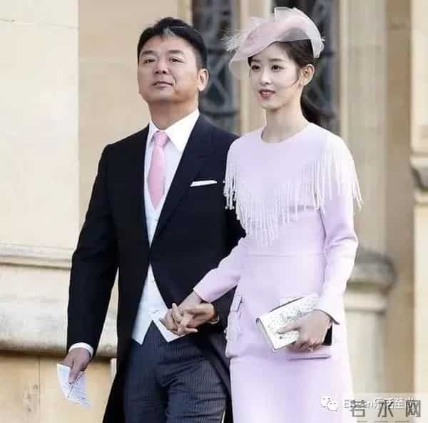 合影被裁？奶茶妹妹的千亿名媛晋级路还有多长？