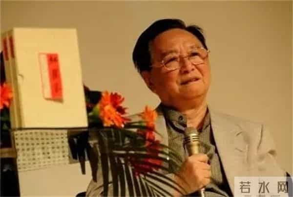 他因为长得丑，饰演了87版《红楼梦》的贾环，今成斯文儒雅萌大叔