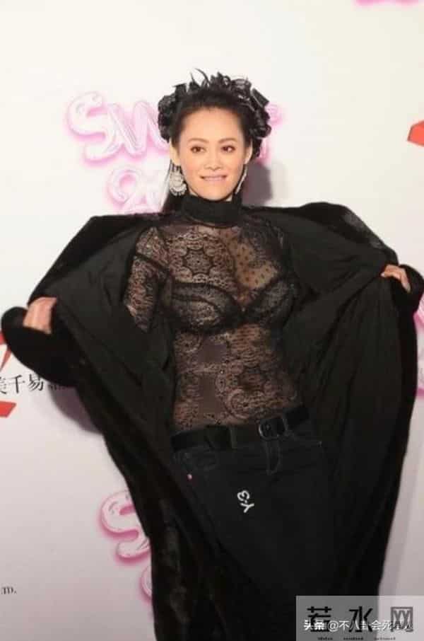 雷人肚兜、辣眼透视装?女星早年奇葩红毯,美貌成“灾难”