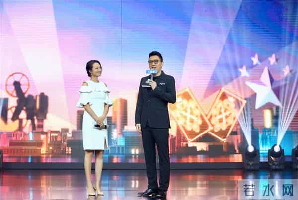 华少朱丹同台“相爱相杀”《嗨！蓝朋友》重燃“记歌词”战火