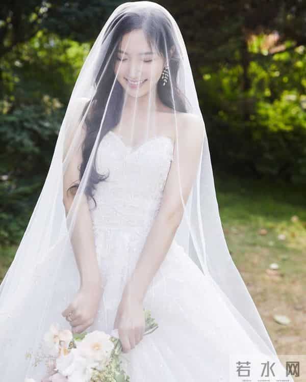 Apink前成员结婚，朴初珑、尹普美出席婚礼，郑恩地遗憾缺席婚礼