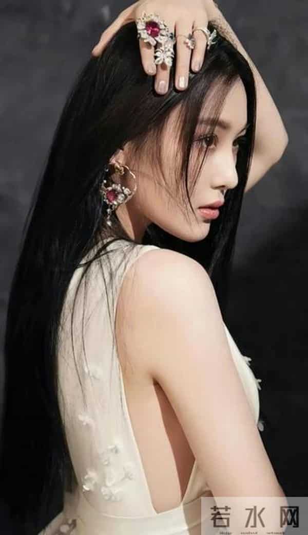 结婚多年之后，她终于摆脱不雅称号，逆袭成为幸运女神