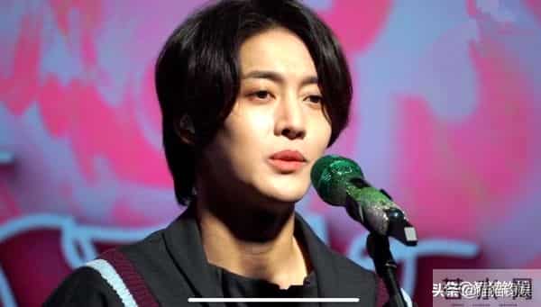 36岁金贤重官宣婚讯后首发文,美男迟暮,近照超像前老板裴勇俊