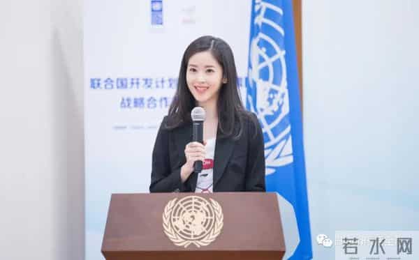 合影被裁？奶茶妹妹的千亿名媛晋级路还有多长？