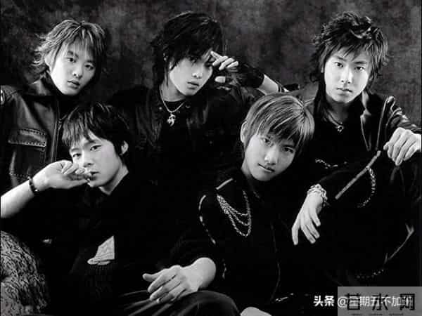 10年封杀涅槃重生,SM没能杀死他:穷小子逆袭的狗血人生