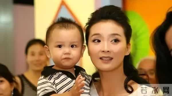 被丑男“糟蹋”的6位女明星，每个如花似玉，却鲜花插在牛粪上