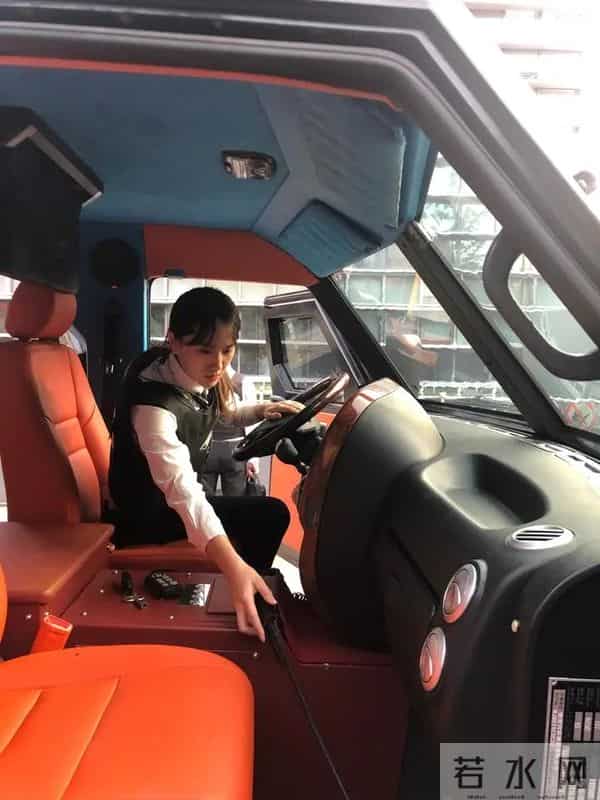 年薪36万,小费高过工资!杭州女编导入职当保镖,她说这个行业真的很诱人