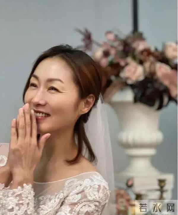 被造黄谣20年,51岁的她“官宣结婚”打脸全网:别来评价姐的人生