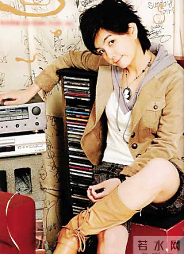 “娱圈勇士”Ella：暧昧吴尊被否认，闪婚软饭男，公开分娩全过程