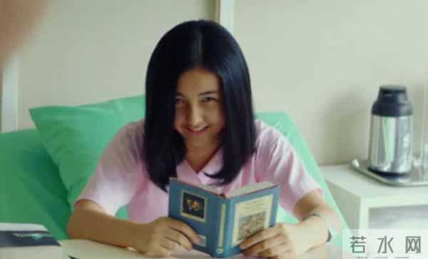 有一种“尴尬”叫张子枫玩性感，身材平平无奇，却偏要露点什么