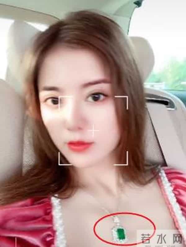 “隐形富婆”阿兰：手戴亿万天珠，21岁打败王菲，在日本比肩成龙