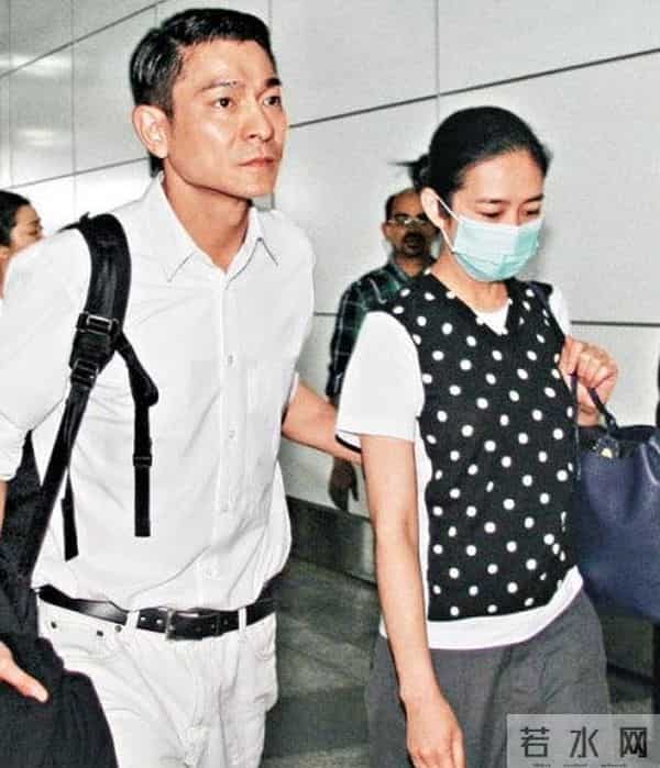 伊能静晒儿女合照 称作为母亲有爱的能力