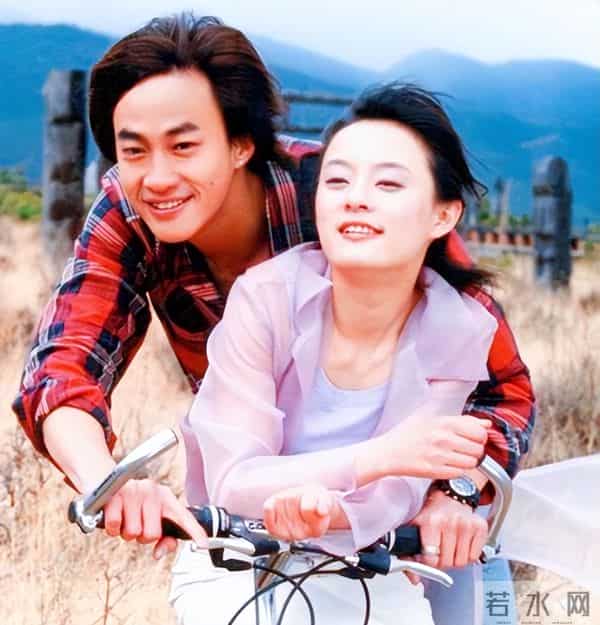 何润东：三次表白孙俪被拒，41岁娶柜姐为妻，恩爱多年无子也幸福