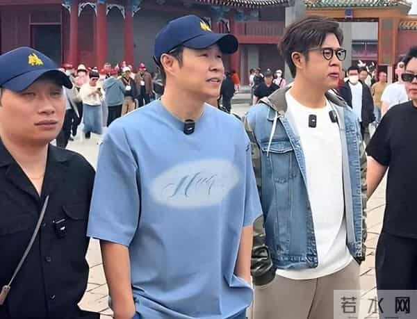 44岁小沈阳现身故宫,没人认识还找三个保镖清道 网友嘲讽:谱真大