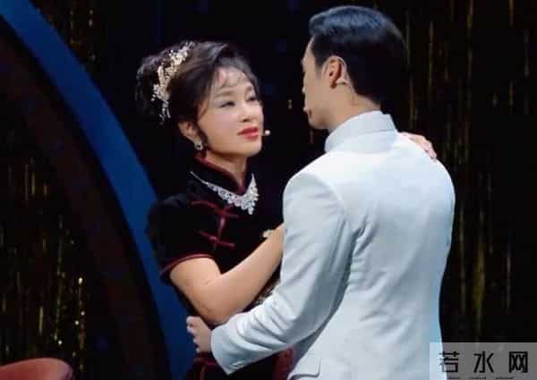 40岁不愿演妈、70岁扮少女、整容、硬凹性感…她们的不服老真尴尬