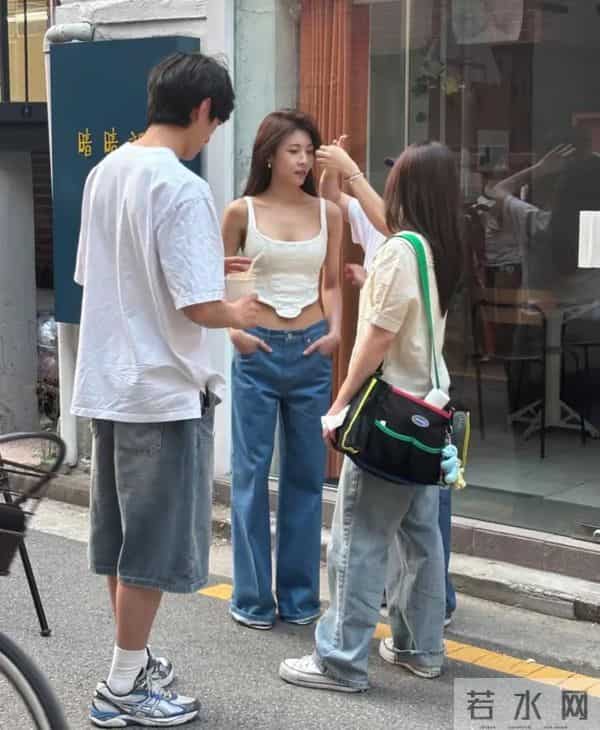 23年前“少男杀手”《色即是空》女主河智苑被偶遇,46岁宛如少女