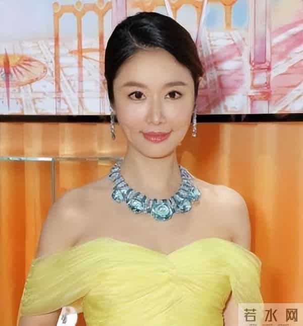 林心如原形毕露？和5位半裸男聚会照片被扒出，网友：尺度太大