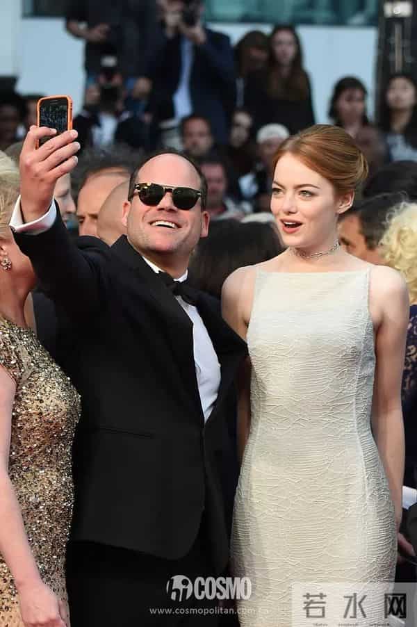 OMG - 把戛纳红毯走成田径比赛,她有真功夫