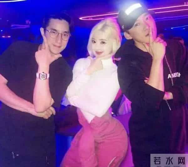 愤怒！吸毒男星复出当导演，新片正式上映，为了挣钱脸都不要了