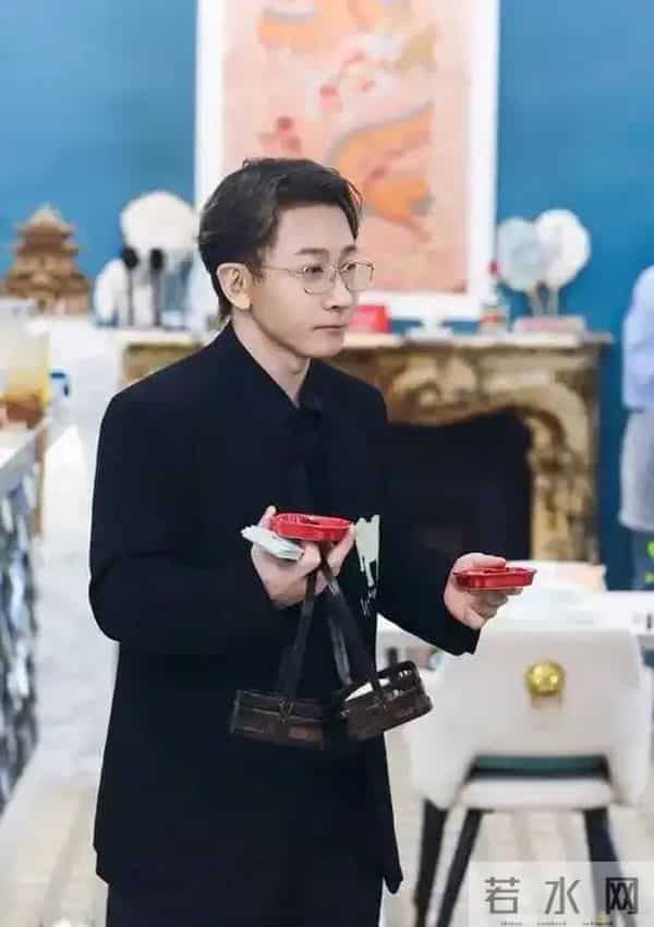 刘谦抗癌成功后亮相魔术周，年底行程与“过年”有关