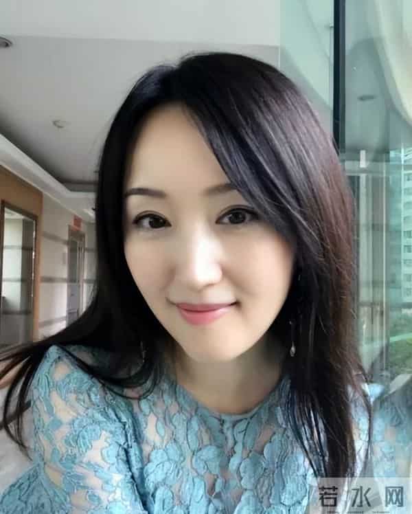 杨钰莹中秋晚会唱哭全场:十年沉寂因远华案,一代人青春醒了