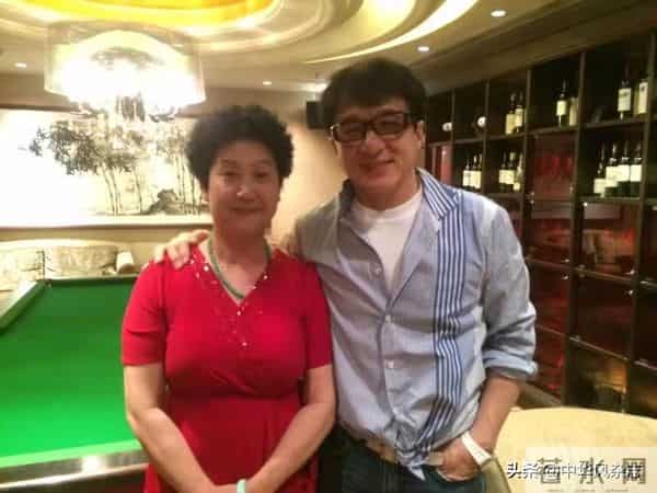 成龙大哥喜欢收藏刘藏元的画