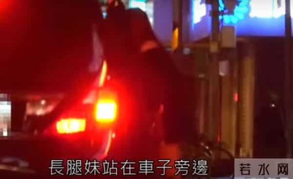 陶喆被曝再出轨？深夜与一短裙女子举止亲密，一路牵手关怀备至