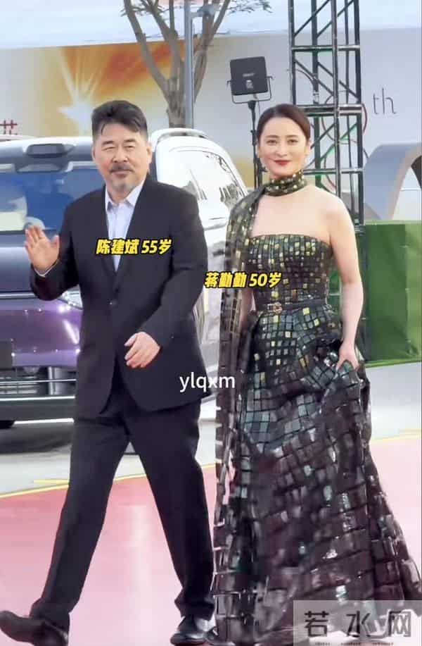 金鸡这一天，素颜一脸褶子的邓超，秒了内娱一堆涂脂抹粉的小鲜肉