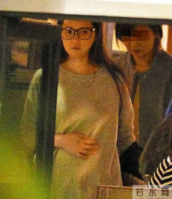 伊能静晒儿女合照 称作为母亲有爱的能力