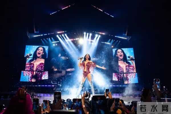 官宣!她要来上海,金曲太多了!上次来沪还是10年前,歌迷沸腾!