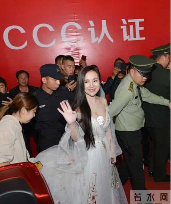 从身材到精神，干露露散发出不凡的魅力