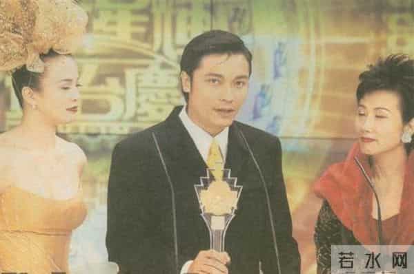 那些年，TVB颁奖礼场场都是神仙打架，哪像如今的“万千星灰”