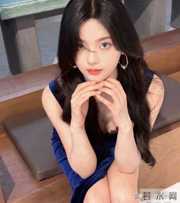 杨超越蕾丝边显得好性感