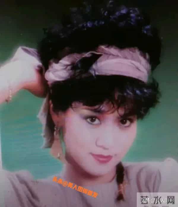 郭靖师傅~斑斑,主持过央视春晚,前夫惠天赐,姐姐森森