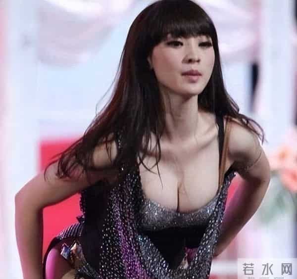 “胸前有料”柳岩：因伴娘门身败名裂，得罪陈凯歌被王思聪骂无脑