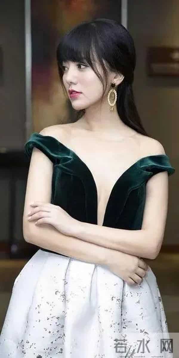 “隐形富婆”阿兰：戴上亿九眼天珠，21岁打败王菲，坐拥亿万身价