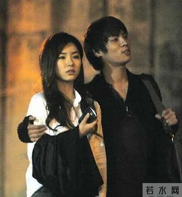 出道获顶级资源仍不火，被称为票房毒药，后因为贫困家庭捐款圈粉