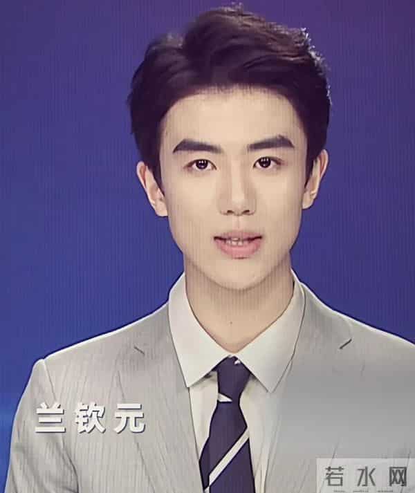 太帅了！河南卫视新闻男主播火了，仅20岁，网友：突然爱上看新闻