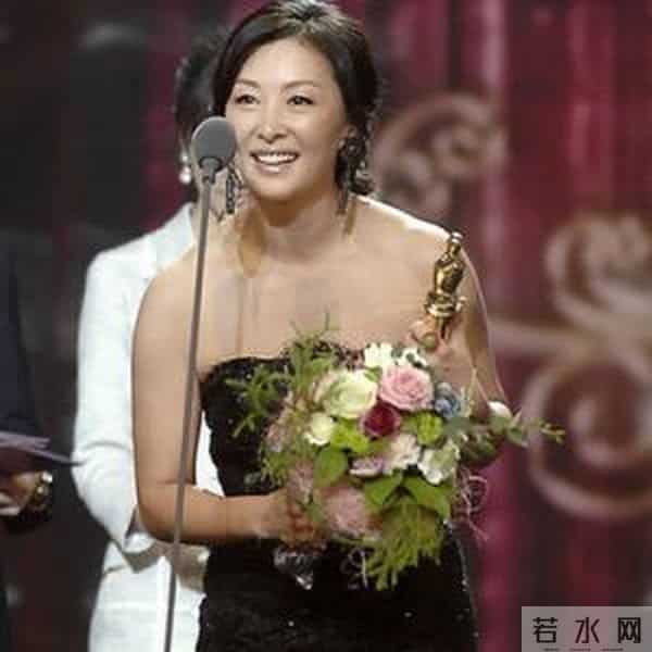 韩国情色片女演员,演技出众荣获影后,却为了金钱陷害张紫妍