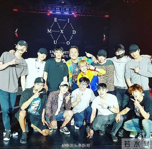 EXO泰国曼谷演唱会火爆  跑男刘在石现身同台飙舞