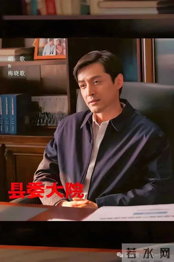 无需滤镜，也不见伤疤，43岁的胡歌依然是无数影迷心中的白衣少年