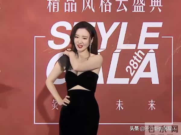 离奇走光、认错人、腋下出汗，这些女星尴尬瞬间，看得人哭笑不得