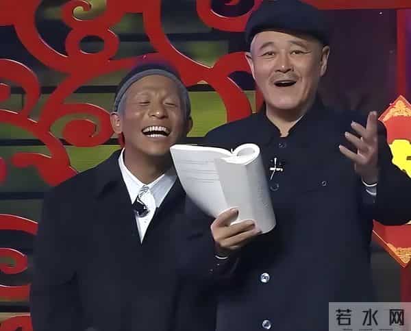 他上春晚忘台词, 临时瞎编一句话红遍全国, 如今成最接地气艺人!