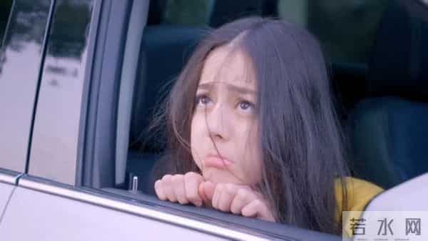 杨幂那么漂亮为何还力捧同样漂亮的热巴 杨幂：盘子很大 又吃不完